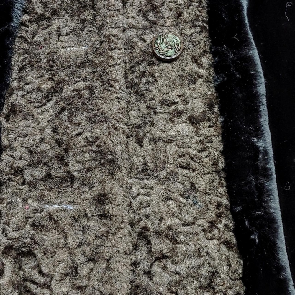 SOLD Vintage faux fur hooded cape coat - Picture 7 of 8